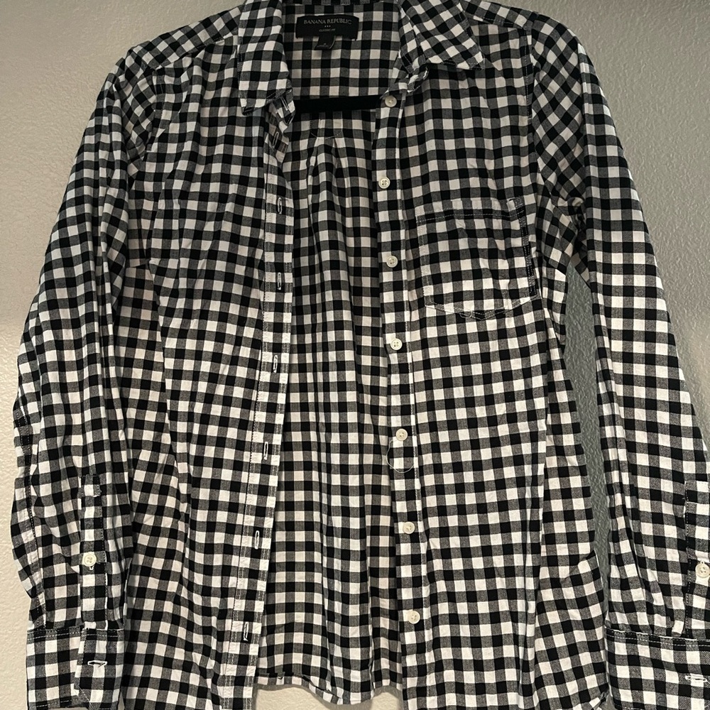 Banana Republic THIN flannel black and white gingham button down. Size small.
